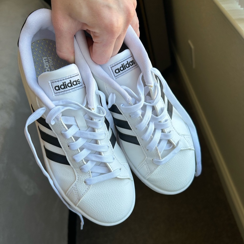 Adidas Sneaker White with Black Stripes